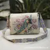 Bolso Almohada Estilo Étnico para Mujer 2026 Nuevo Bolso Cruzado de Correa Ancha Bolso Cubo Doble Cara Bolso Cilíndrico Retro de un Solo Hombro