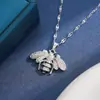Acero de Titanio Lujo Microincrustado Zirconia Colgante Abeja Collar de Acero de Titanio Cadena de Clavícula Popular en Europa y América Joyería al por Mayor