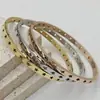 Pulseira de Aço Titânio Oca com Padrão de Estrelas Banhada a Ouro 18K, Joia de Nicho Minimalista Vintage de Luxo Atacado