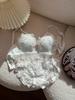 País das Maravilhas na atmosfera sonhadora puro desejo renda sem aro doce flor peito pequeno sutiã underwear