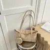 Bolso de axila retro de gamuza otoñal, versátil para mujer, estilo coreano, diseño de nicho, adecuado para ir al trabajo, exuda una sensación sofisticada y lujosa, bolso de hombro tipo tote ligero