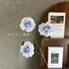 Flores Artificiales con 3 Cabezas, Rosas Flip-Flap para Salón de Bodas y Decoración de Ventanas, Arreglos de Pared de Flores Falsas, Venta al por Mayor Transfronteriza