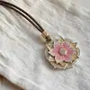 Novo Colar de Lótus Rosa Estilo Chinês para Mulheres, Pingente de Lótus em Filigrana Embossada Corrente para Suéter, Presente de Dia dos Namorados