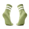 Calcetines de yoga transfronterizos para mujer, hechos de algodón puro, resistentes al olor, transpirables, con características antideslizantes de silicona, longitud hasta la mitad de la pantorrilla, adecuados para Pilates y fitness, venta al por mayor