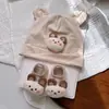 Gorro de bebé primavera y otoño calcetines conjunto 3-14 meses bebé bebé estilo occidental muñeco de dibujos animados gorro con orejas
