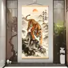 El Tigre Sacude el MundoUn tigre sacude el mundo, trayendo buena fortuna al hogar, una majestuosa pintura de tigre para el recibidor o la oficina