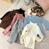 Suéter de punto de moda de estilo occidental coreano para niñas, de cuello alto, nuevo para otoño e invierno, suéter tipo jersey para bebé, camiseta básica para niños