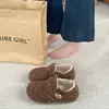 Zapatos de lana estilo Birkenstock para otoño e invierno para mujer, con diseño profundo en la puntera, calidez, moda y versatilidad. Nuevos zapatos de algodón 2026 con forro de felpa añadido para mayor comodidad y estilo
