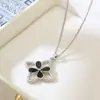 Aretes y Collar de Moda de Trébol de Cuatro Hojas Coreanos y Japoneses para Mujer, Joyería de Esmalte Tachonada con Diamantes, Cadena para Clavícula con Colgante Floral