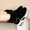 Botas de nieve de invierno para mujer con aumento de altura interior, nuevo estilo 2026, forradas de felpa para mayor calidez, antideslizantes, de suela gruesa, tacón de cuña, botines casuales, botas de algodón
