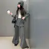 Conjunto Casual de Outono para Meninas 2026 Novo Estilo Moda Infantil Jaqueta com Gola Alta Calça Flare com Babados Conjunto de Duas Peças Tendência
