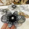 Flor de Diamantes de Imitación Mariposa Accesorios No Tejidos Hechos a Mano DIY Accesorios para el Cabello Zapato de Diamantes Completos Flor para Zapatos Ropa