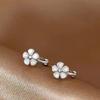 Nuevo estilo flor de margarita fresca hebilla de oreja femenina diseño de nicho temperamento dulce de alta gama aretes mini de moda para combinar con todo