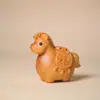 Enfeite de Cavalo da Sorte Pequeno de Madeira de Incenso Esculpida, Decoração de Cavalo do Zodíaco Criativo Yiming Xianyuan, Presente de Madeira Estilo Fofo