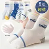 [Nuevas explosiones] calcetines para niños calcetines de hombre primavera y verano malla fina versión coreana para niños y niñas calcetines deportivos al por mayor