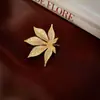 Broche único de perlas con diseño de corazón 2024 nueva moda otoño e invierno corsage accesorios de alfiler delicados para mujer Corea del Sur