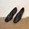 Mocasines retro de cuero suave negro estilo británico, zapatos de mujer con punta cuadrada y tacón grueso, nuevo estilo 2026, adecuados para usar con calcetines, zapatos escolares
