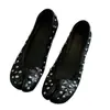 Zapatos de piel de oveja súper suaves de estilo punk único con puntera dividida de pezuña de cerdo para mujer, zapatos de tacón grueso de corte bajo tachonados, zapatos pequeños de cuero fruncidos vintage