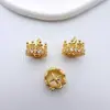 Cor de Longa Duração Coroa de Palácio Retrô Banhada a Ouro Inlaid com Zircônia Pingente Porta-Chapéu de Pérola DIY Brincos Borla Acessórios de Joalheria