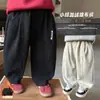 Pantalones de Forro Polar para Niños Otoño e Invierno 2025 Nuevos Elegantes Pantalones Largos Infantiles Atuendo de Invierno Pantalones Cálidos para Niños Frescos y Atractivos de Moda