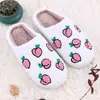 Pantuflas de Algodón para el Hogar con Dibujos de Durazno Lindos Transfronterizos, Pantuflas de Felpa Cálidas Antideslizantes, Venta al por Mayor de Fábrica