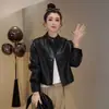 Jaqueta de couro casual estilo coreano preta com gola alta para mulheres, nova coleção de outono, caimento solto, design que afina a silhueta, jaqueta curta, top moderno