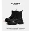 Outono de 2026 Novo Estilo Britânico Botas Cano Alto Pretas com Salto Grosso Aumentadoras de Altura para Mulheres Botas Martin Elásticas em Estoque