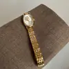 Relógio Feminino Naidu com Mostrador Oval e Tachas, Relógio de Pulso Casual de Luxo Leve, Mesmo Estilo de Influenciadoras Digitais Populares, Venda Quente Atacado