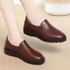 Nuevos Zapatos de Moda para Mujer 2026 Primavera/Verano para Mamás, Mocasines de Cuero para Todas las Estaciones, Cuero Suave, Suela Plana, Transfronterizo