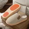 Chinelos de algodão simples e antiderrapantes para homens, novo estilo de inverno, quentes e forrados com fleece para uso interno, adequados para grávidas e idosos, chinelos de pelúcia para mulheres