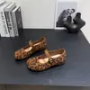 Zapatos Mary Jane con estampado de leopardo y cierres de velcro, modelo nuevo de verano estiloso 2026, ligeros, que aumentan la altura, adelgazantes para el pie, zapatillas de ballet