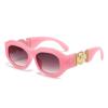 Gafas de sol elegantes de estilo europeo y americano, de moda informal y combinables en 2024. Gafas de sol del mismo estilo, de Internet Celebrant Studio.