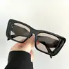 Nuevas gafas de sol de moda estilo europeo y americano transfronterizo, marco cuadrado personalizado de alta gama, patillas irregulares, adelgazantes