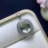 ¡Colgante de cristal verde natural! ¡El cristal está limpio! ¡El color fuego es súper fuerte! El tamaño de la piedra suelta es 10*12 mm