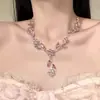 Exquisito y Lujoso Collar Colgante de Flor y Hoja Rosa con Diamantes de Colores, Moderno y Versátil, Collar Elegante y con Estilo