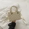 Bolsa de mão feminina de nicho transfronteiriça 2026 novo estilo inspirada na Chanel, bolsa de ombro versátil e acolchoada da moda, bolsa transversal