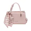 Bolso de Mujer 2026 Nuevo de Moda Elegante Cuadrado Pequeño de Mano, Bolso de Hombro y Cruzado, Moderno, Sencillo y Versátil