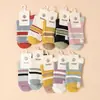 Calcetines para Mujer, Moda Otoño e Invierno, Calcetines Rayados Retro de Color Contrastante, Material Grueso, Calcetines Absorbentes de Humedad y Cálidos para Proteger Contra el Frío Severo del Invierno