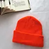 Nuevo sombrero de lana de otoño e invierno para hombre, sombrero de propietario moderno, sombrero yuppie de moda, sombrero de punto de color liso tipo piel de melón para mujer