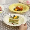 Plato de encaje color crema para uso doméstico, plato para fruta de desayuno, plato de ensalada, plato de verduras, plato de plástico estilo crema para snacks, plato de paja de PP