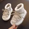Botas de nieve para niñas, zapatos de algodón de caña alta nuevos de invierno para niños y niñas, forrados de felpa para abrigar, zapatos de algodón para bebé estilo coreano