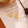 Brincos Vazados Dourados Brilhantes Novos Pequenos e Exquisitos Discretos Luxo Leve Senso de Alta Qualidade Brincos Acessórios Versáteis Celebridade da Internet