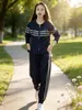 Traje Deportivo de Rayas de Primavera para Mujer, Cárdigan con Capucha y Cremallera, Conjunto Casual de Dos Piezas Moderno y Rejuvenecedor