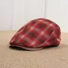Gorra de visera a cuadros retro británica 2026 para mujer, versátil de otoño, elegante, que adelgaza la cara