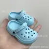 Comércio exterior transfronteiriço vendas domésticas Festival chaveiro pingente chinelos acessórios sapatos com furo pequeno sapatos pequenos fivela pingente de mochila