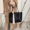 Bolso de mano retro transfronterizo para mujer, bolso de mano moderno con textura, bolso de hombro de gran capacidad, otoño 2023