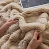 Manta de conejo de punto de leche transfronteriza, manta para sofá con aire acondicionado, manta para siesta en la oficina, chal, manta engrosada para otoño e invierno