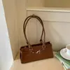 Bolsa tote transversal de ombro único, textura retrô, minimalista, novo estilo 2026, feminina, grande capacidade, cor sólida, luxo leve, para o trabalho, bolsa de antebraço