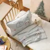 2026 Nueva Caricatura Algodón Puro Jacquard Funda de Almohada de Gasa para Bebés y Niños Toalla de Algodón para Estudiantes de Jardín de Infancia y Escuela Primaria Almohada de Látex