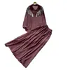 Conjunto de Dos Piezas para Mujer con Camisa y Falda Bordada con Lentejuelas y Perlas, Estilo Suave y Perezoso, para Otoño 2026, Aspecto Adelgazante y Elegante
